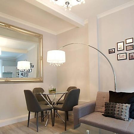 Joivy Unique Old Town Stay Under Edinburgh Castle 外观 照片